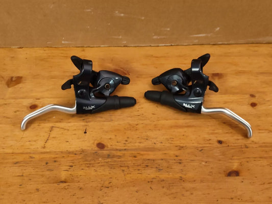 Shimano XTR m900 Shifters 3x8 And Integrated Brake Levers